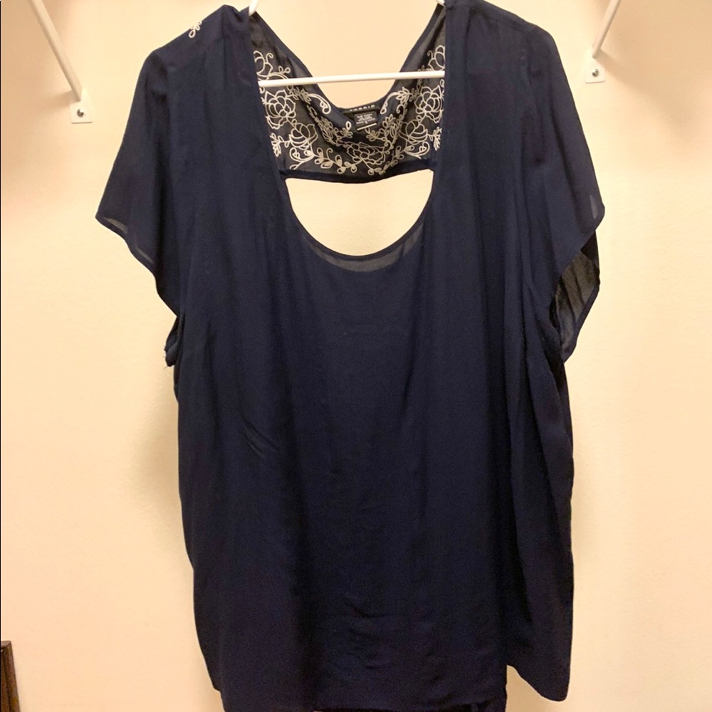 Torrid challis hi-lo embroidered top